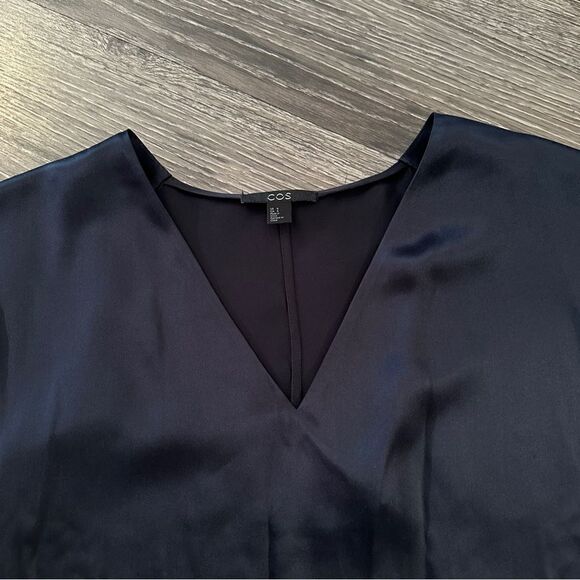 COS 100% silk navy v neck top - Picture 5 of 9
